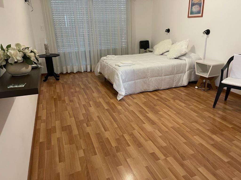 Apartment Ruffus's Apple Rosario
